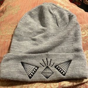 Large grey h&m like new beanie with embroidered diamonds